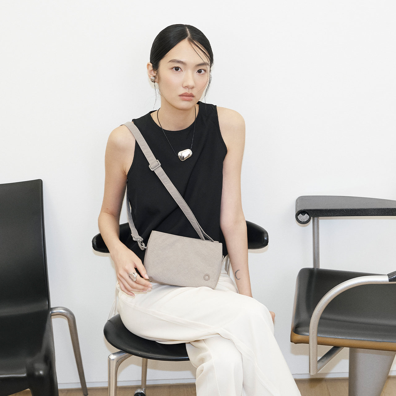 Ailé 靜謐斜背包